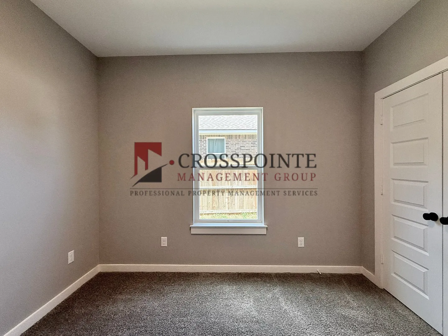 Spacious 4-Bedroom Home with 2.5 Bathrooms, 2-Car Garage & Fenced Yard — Photo 4