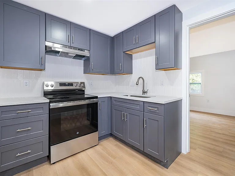 613 Citrus St — Photo 12