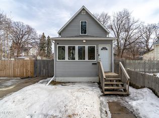 621 Chestnut St, Grand Forks, ND 58201