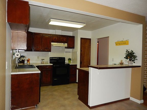 3rd image of 4005 Oriental Dr NE