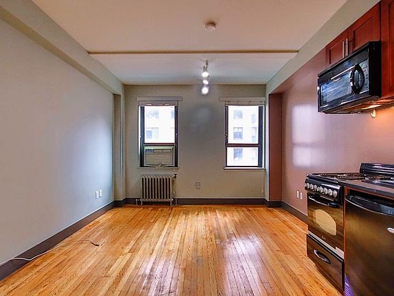 5th image of 11 Waverly Pl APT 9H
