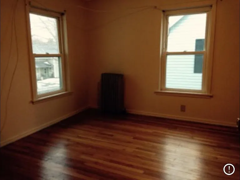 93 John St — Photo 2