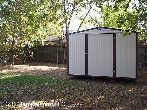 5th image of 1916 Twisted Oak Dr