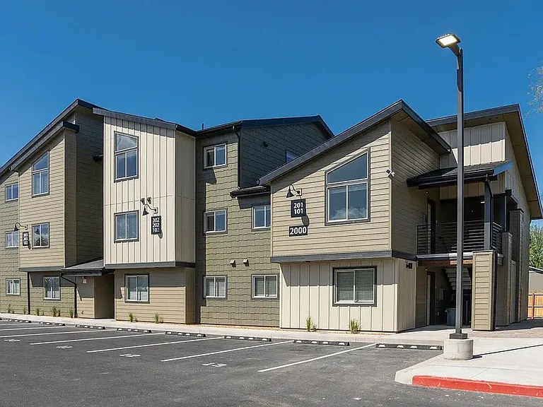 Salmon Crossing Apartments — Photo 24
