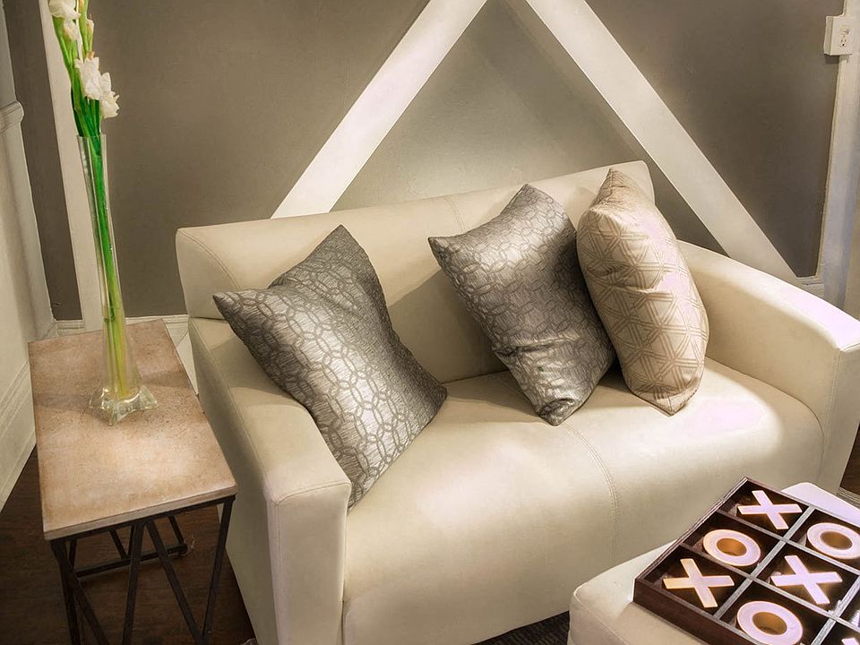 Brookmore Livingroom Sofa Space