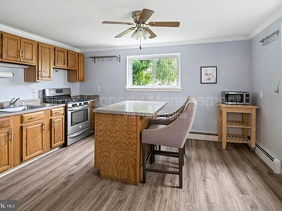 4th image of 4714 Fowler St