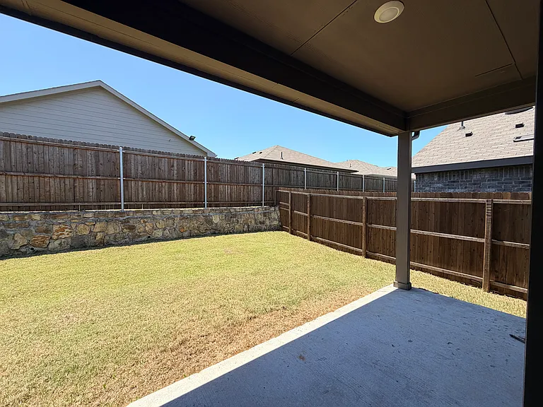 816 Country Rd — Photo 13