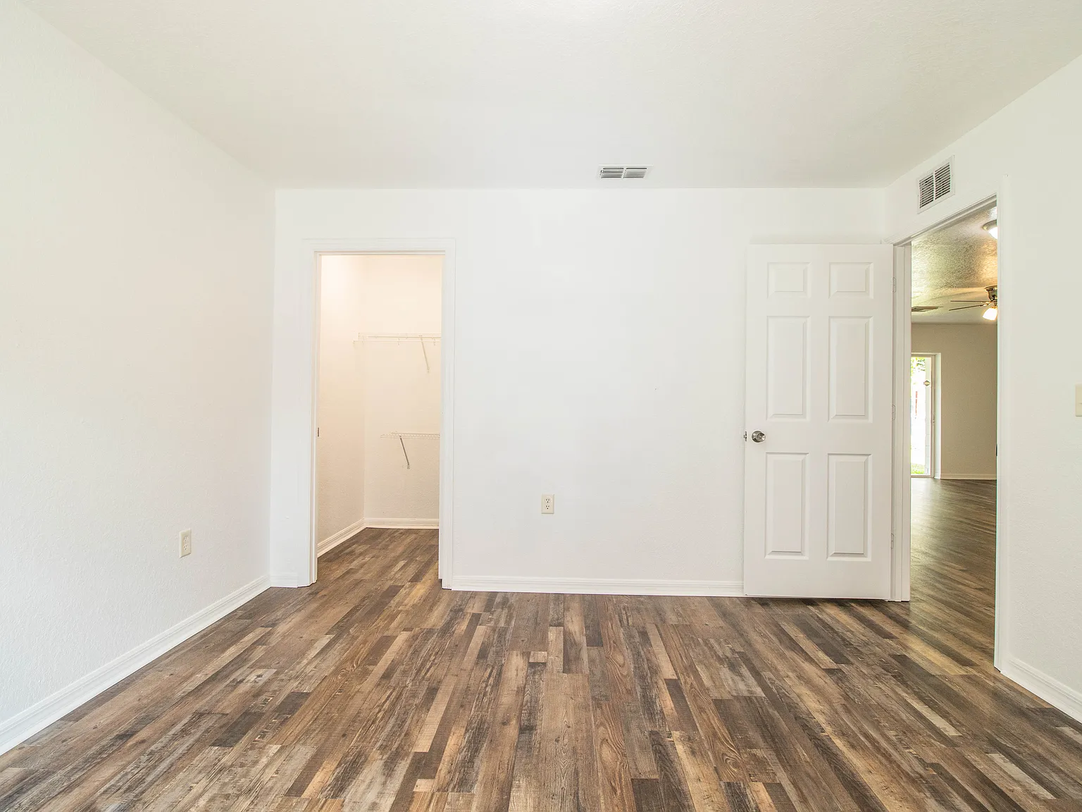 1600 E Hooker St — Photo 3