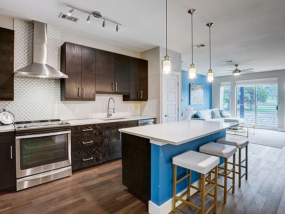 3rd image of 3114 S Congress Ave Unit 210