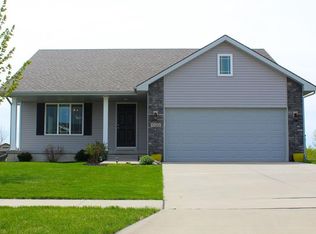 9546 Davis Dr, West Des Moines, IA 50266
