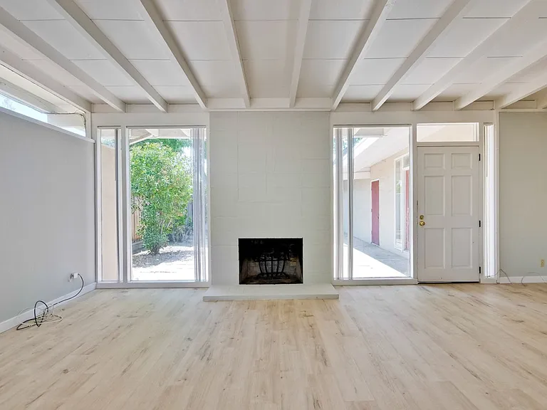 3049 Harding Ave — Photo 5