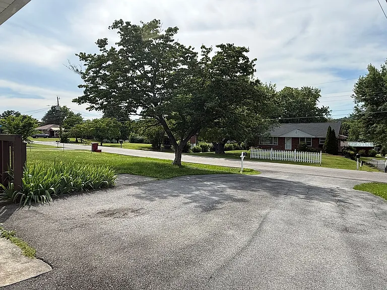 607 Ridgeview Dr — Photo 4