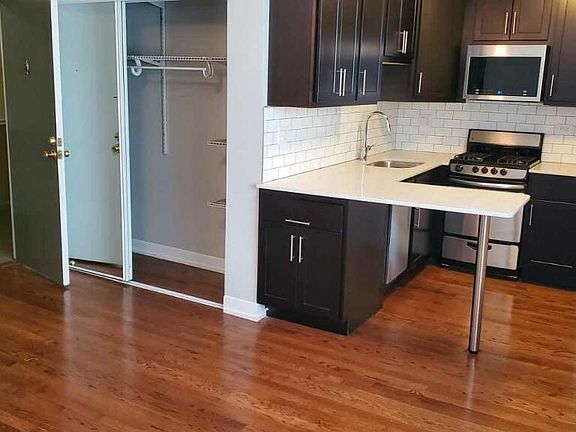 5th image of 521 W Oakdale Ave #206