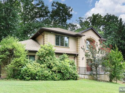 61 Overlook Dr, Woodcliff Lake, NJ, 07677