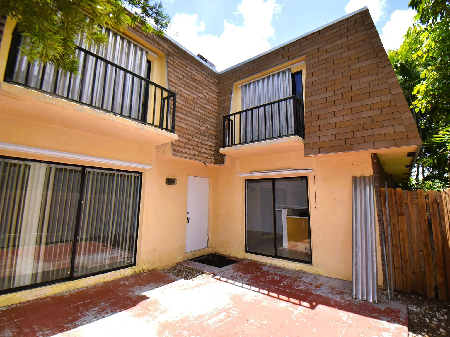 2 bed, 2.0 bath, 1302 sqft, $2,200 — Photo 1