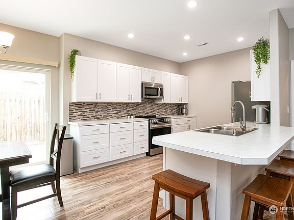 5th image of 1468 Artesia Avenue