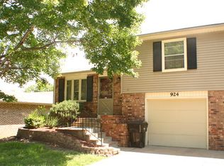 924 SW Kent Pl, Topeka, KS 66606