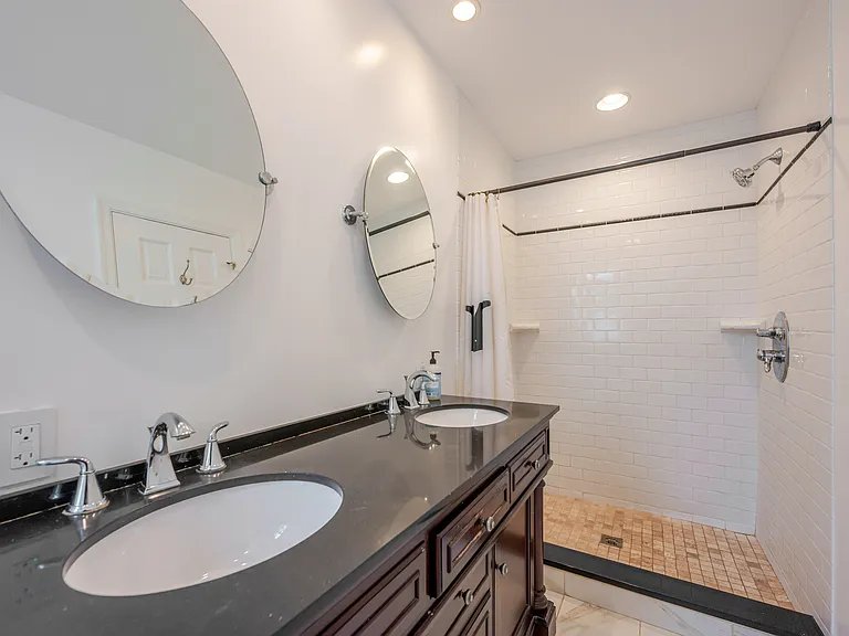 1524 Constitution Ave NE — Photo 14