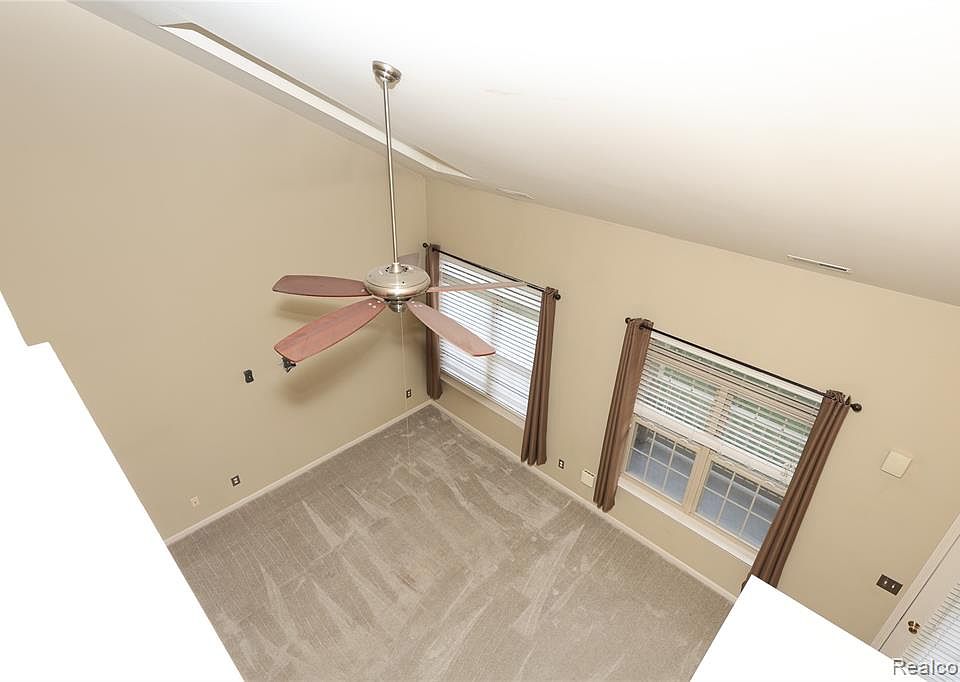 129 E Bay Dr, photo 9