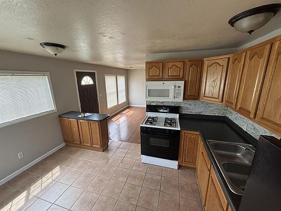 4th image of 210 Pleasant Ave