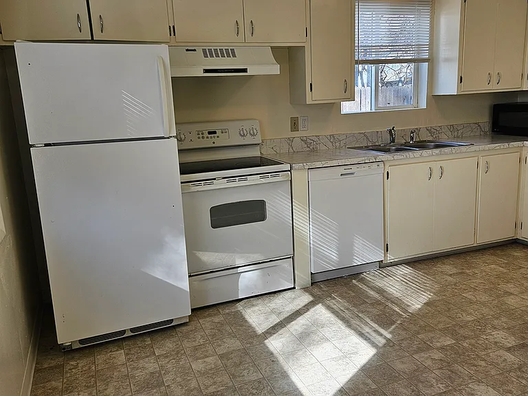 3519 N Woody Dr — Photo 10