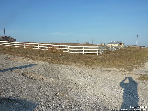 2nd image of 137 Lakeview Circle