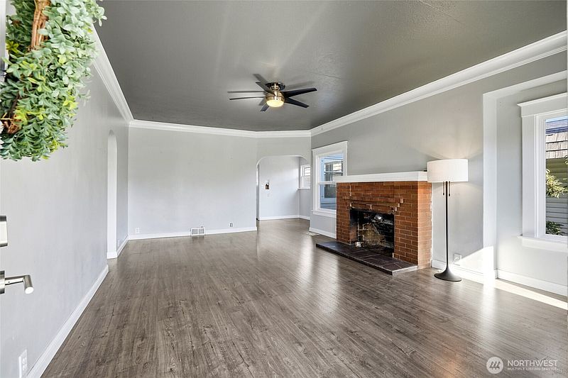 3rd image of 3516 Hoyt Avenue