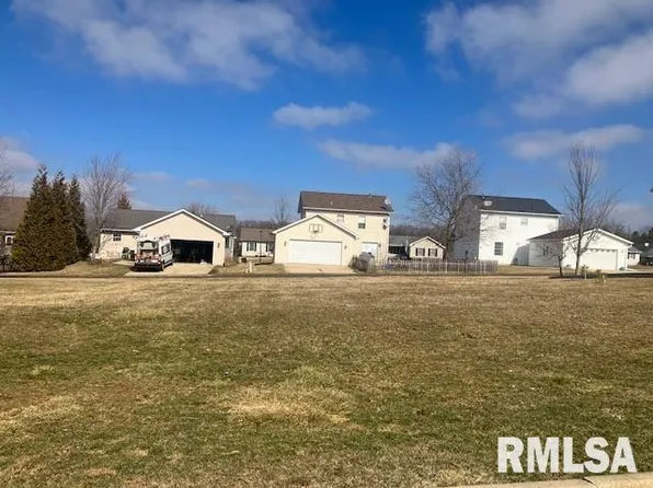 405 Coventry Ln, Mackinaw, IL 61755