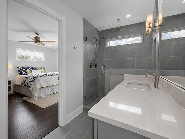 7104 Blessing Ave #B — Photo 11