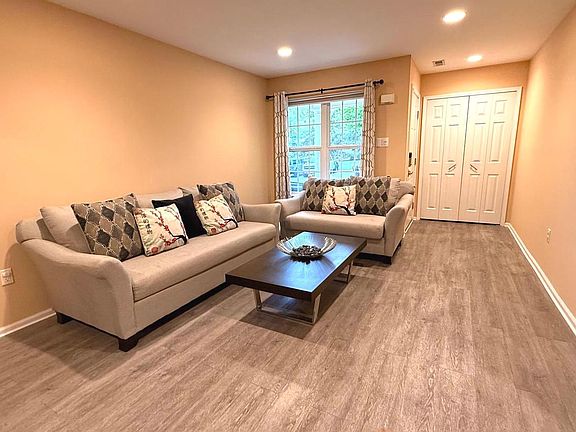 4th image of 105 Silver Oak Ct