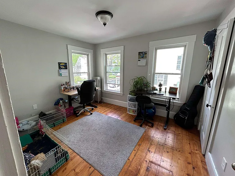 109 1/2 Warren St — Photo 10