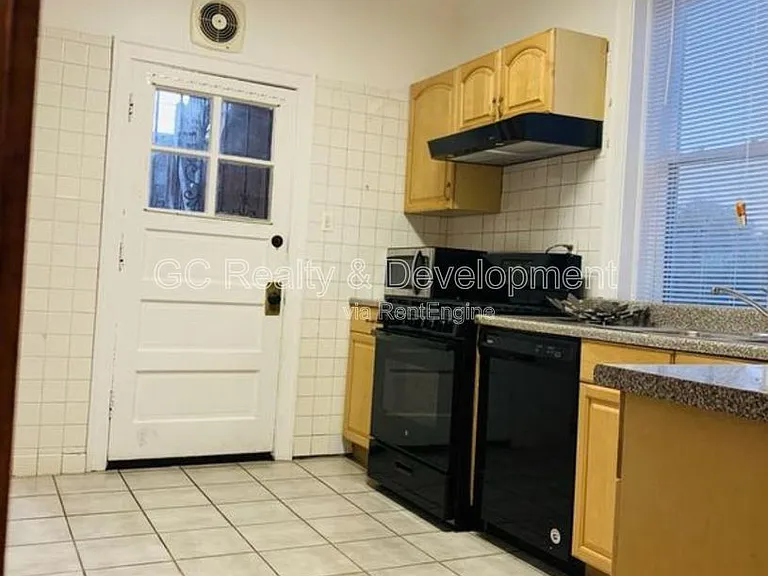 6316 N Rockwell St #2 — Photo 6