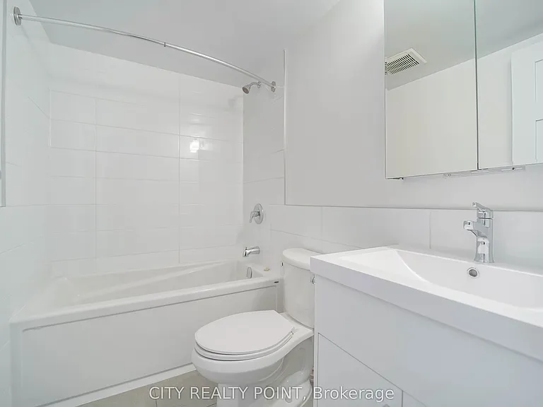 33 Isabella St #2405 — Photo 8