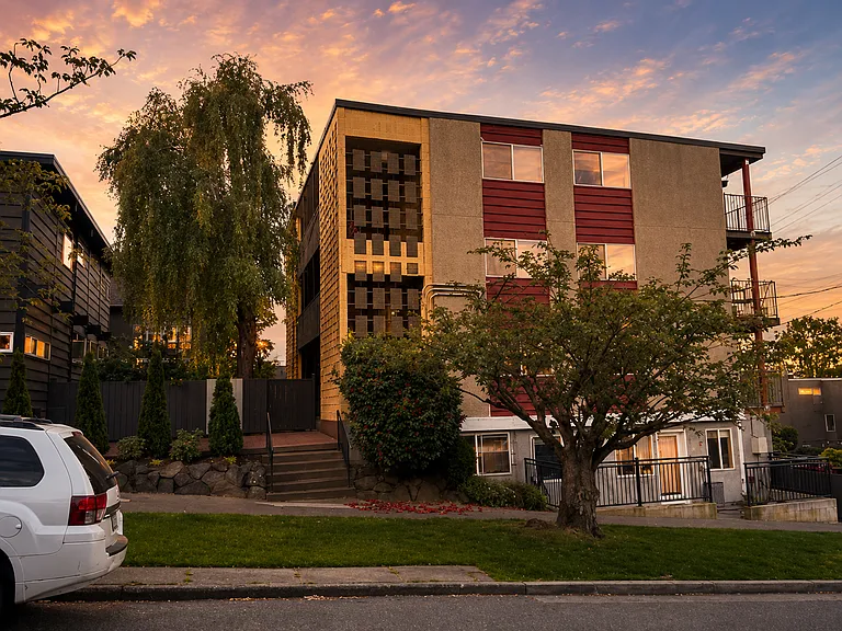 Barrett Square Apartments: Your Ideal Urban Home — Photo 18