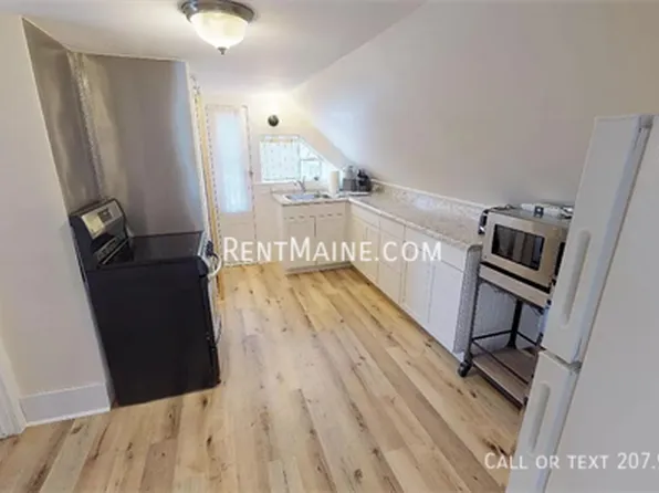 88 Norfolk St APT 3, Bangor, ME 04401