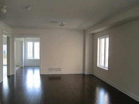 5th image of 34 Drummondville Dr