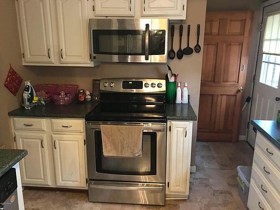 3rd image of 30 Arbutus Dr
