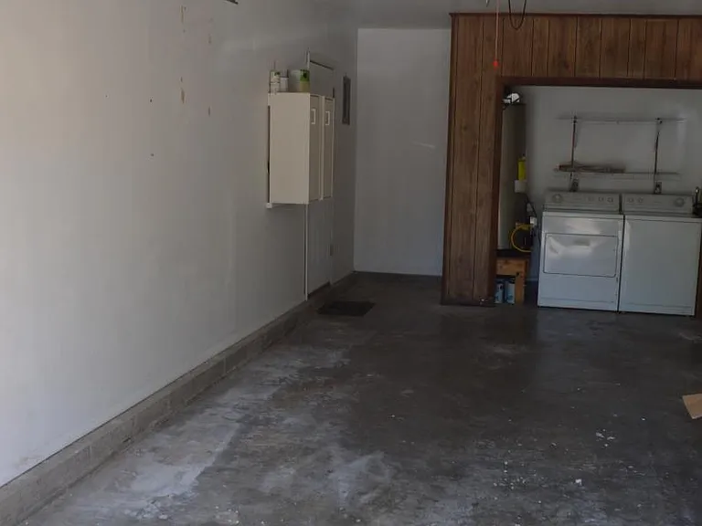 Single car garage with washer/dryer
