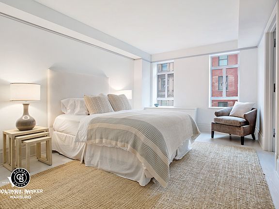 4th image of 21 E 61st St APT 3F