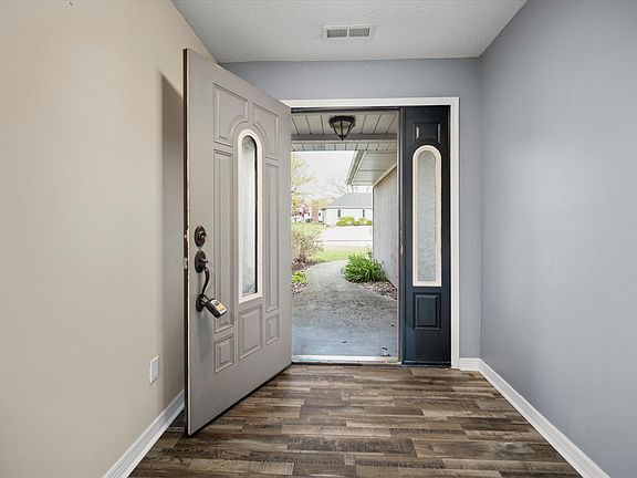 4th image of 3833 Pebblewood Pl