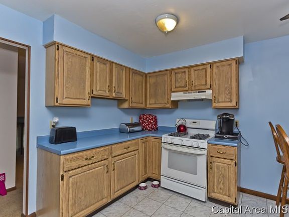 2nd image of 6 Ivy Glen Dr