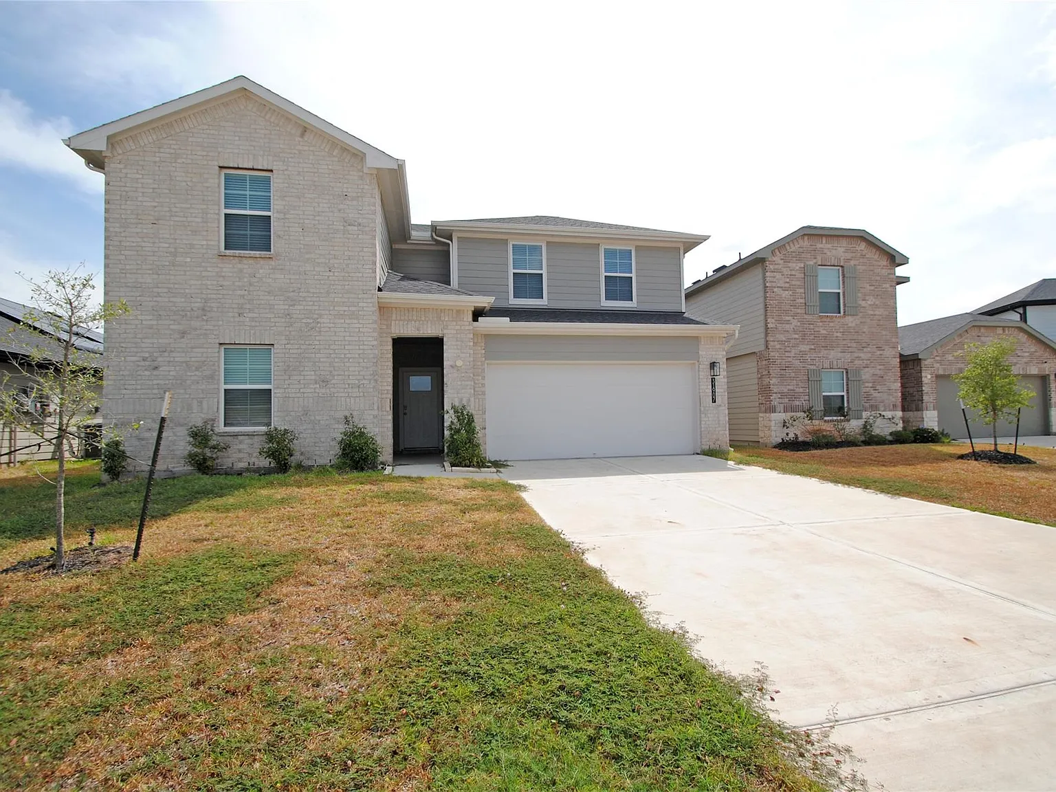 4 bed, 3.0 bath, 2496 sqft, $2,249 — Photo 2