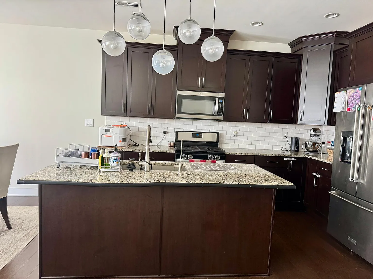 3 bed, 2.5 bath, 2108 sqft, $3,050 — Photo 4