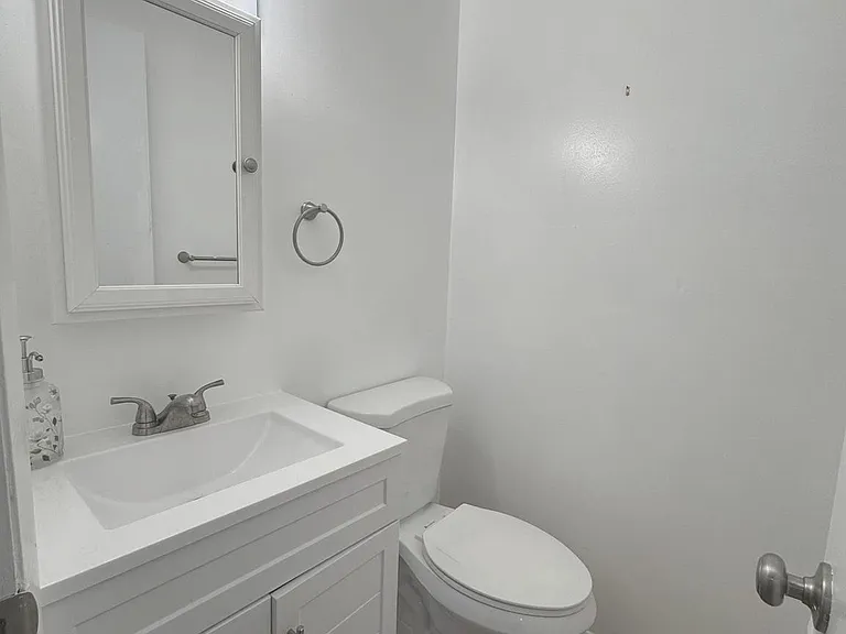 13203 Hampshire Ct — Photo 11