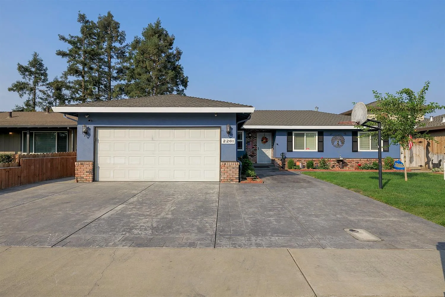 2261 Julie Ave photo 1