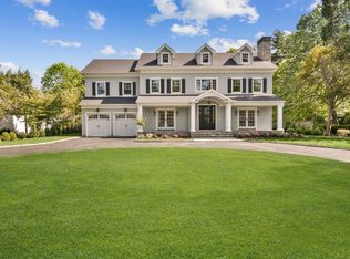 70 1st St, Garden City, NY 11530