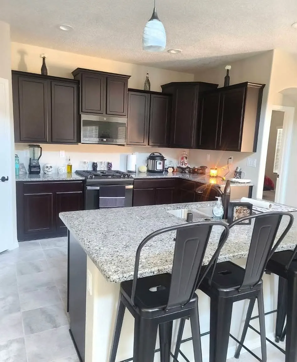 3 bed, 2.5 bath, 2610 sqft, $2,600 — Photo 4