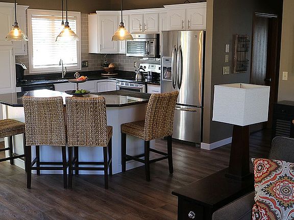 5th image of 700 Lapoint Dr SE