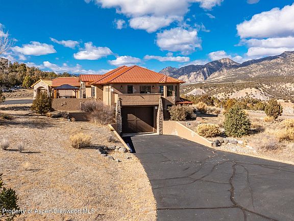4th image of 966 Mesa Dr
