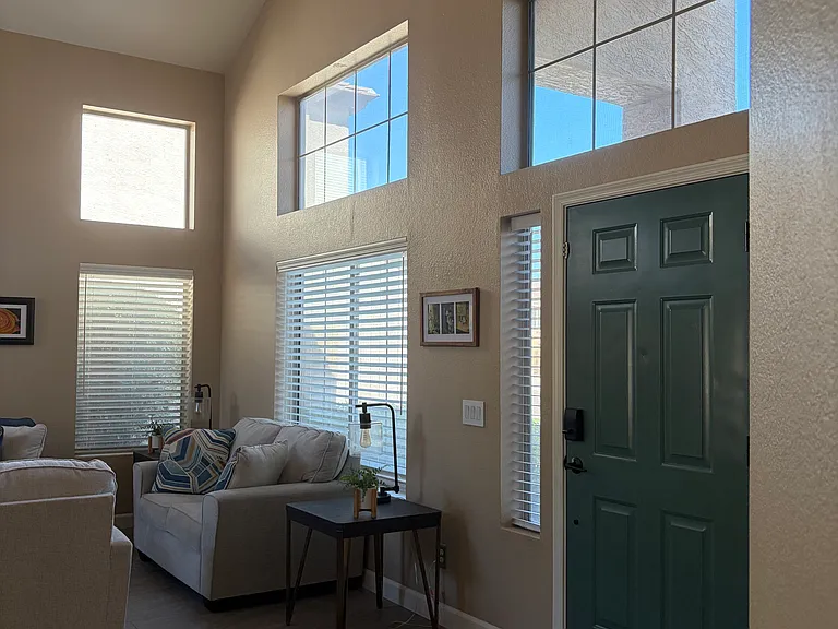6803 W Rose Garden Ln — Photo 6